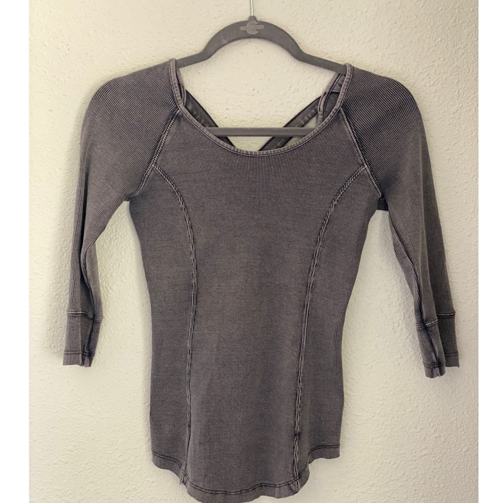 FREE PEOPLE distressed gray ribbed mid sleeve cage back shirt size XS